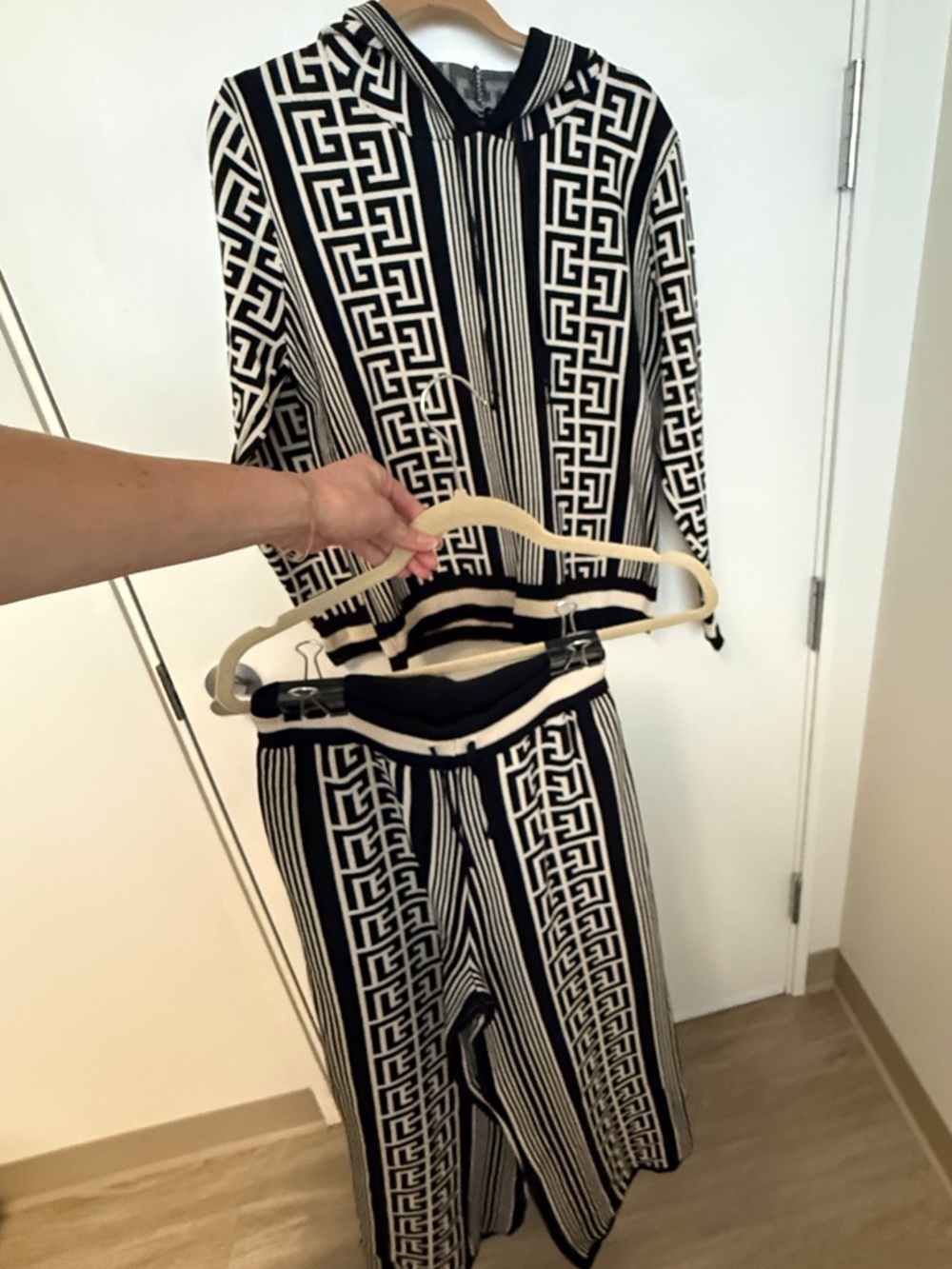 Black & Cream Geometric Knit Two-Piece Set Women Sz Med